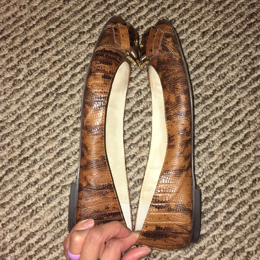 SOLD❗️Michael Kors Flat - Picture 4 of 5